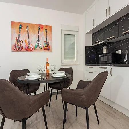 Apartment Modern With Private Balcony - Premium One Bedroom